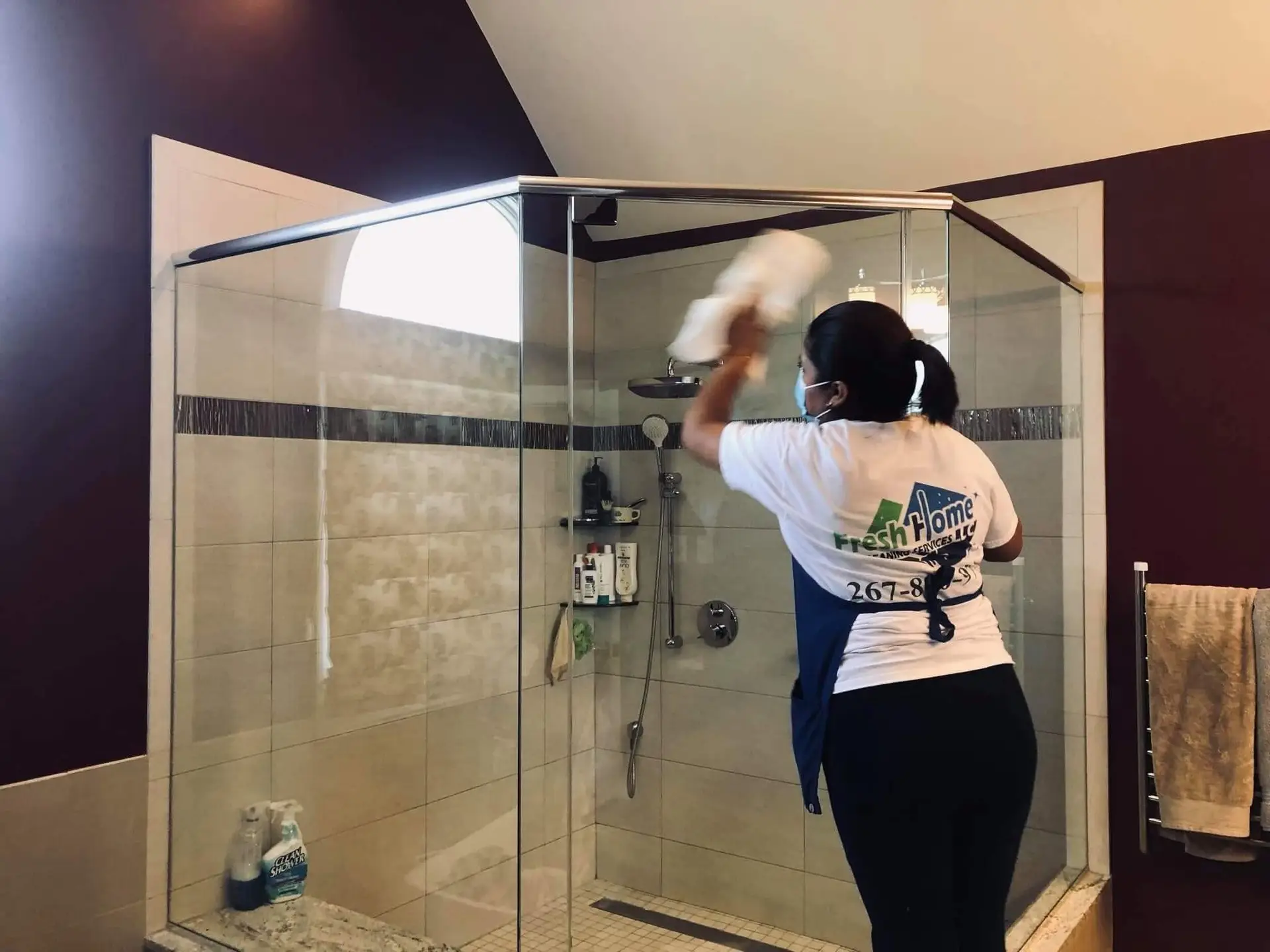 Deep cleaning - shower glass detail